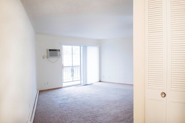 Building Photo - Tonkaway Apartments