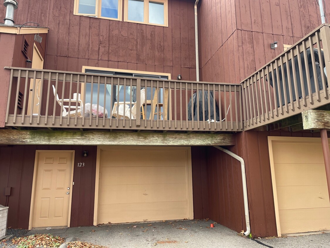 Building Photo - 123 Skyview Dr