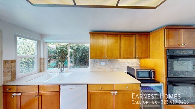 Building Photo - 21019 Hackney St Canoga Park, CA 91304