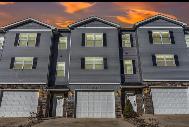 Foto del edificio - 2046 Mountain Ash Ln