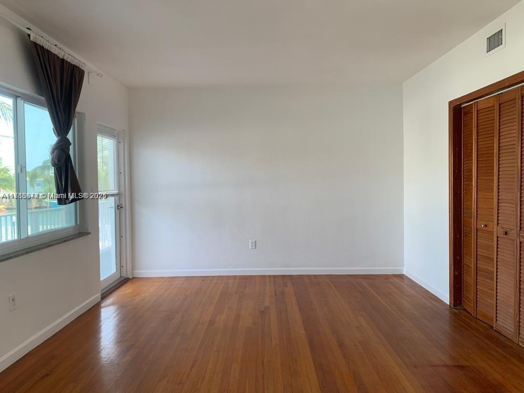 Primary Photo - 7207 Bay Dr