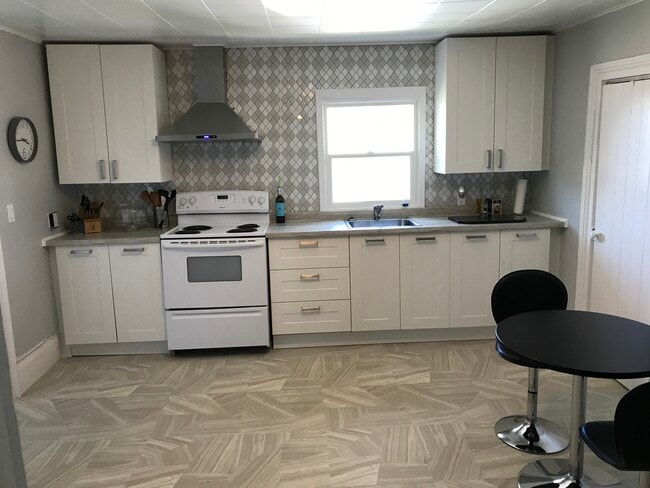Kitchen - 4246 William St