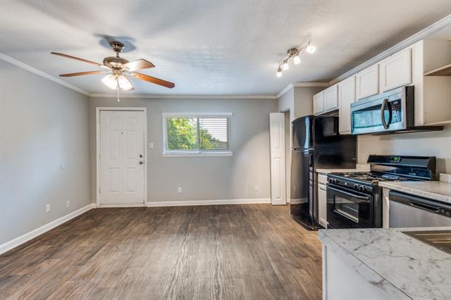 Building Photo - 1505 W Lovers Ln