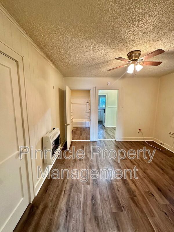 Building Photo - 308 S Van Buren