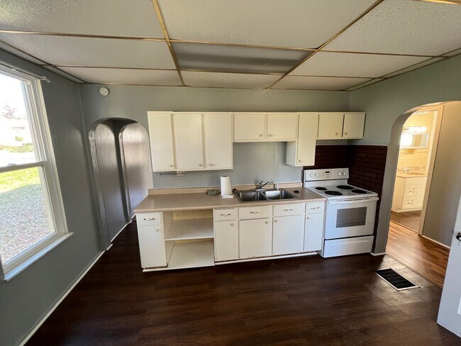 Building Photo - 701 Highland Ave