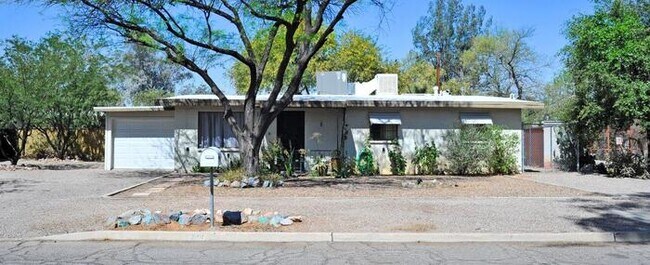 Foto del edificio - Ranch Style home in the Garden District