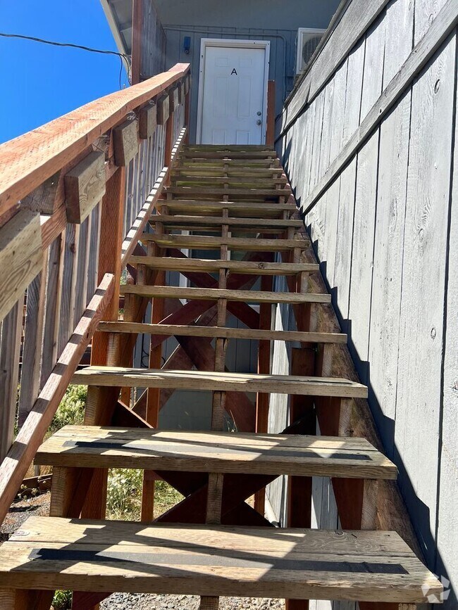 Building Photo - 15791 Lower Smith River Rd