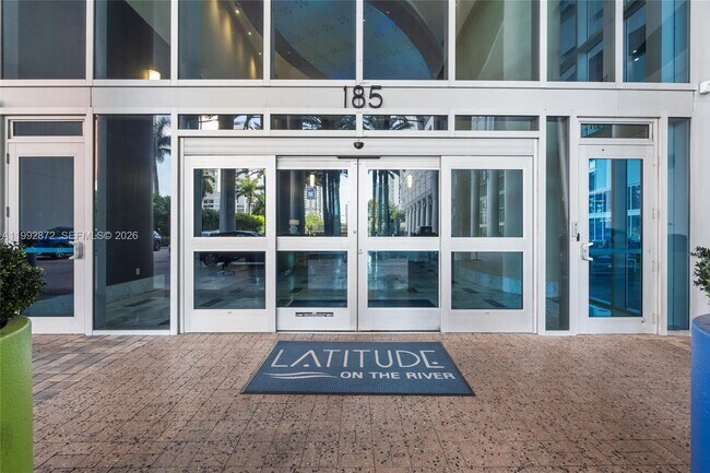 Foto del edificio - 185 SW 7th St