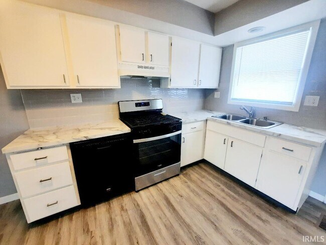 Foto del edificio - 3007 W Cypress Dr