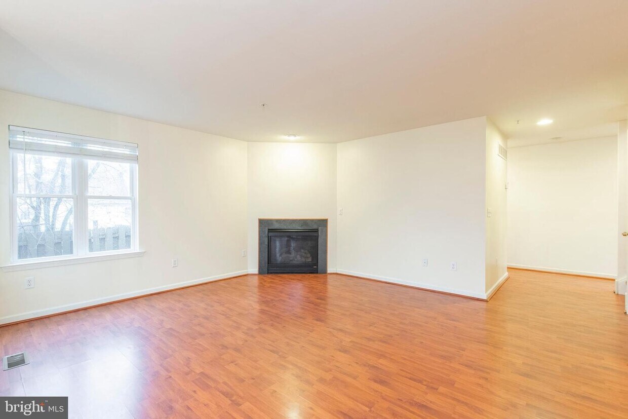 Foto principal - 793 Barksdale Rd