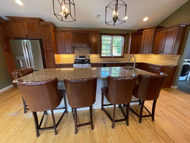 Building Photo - Exceptional 4-Bedroom Home for Rent in Dal...