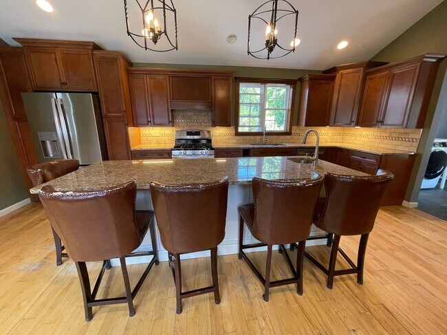 Foto del edificio - Exceptional 4-Bedroom Home for Rent in Dal...