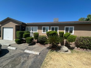 Building Photo - 1116 N 11th Ave