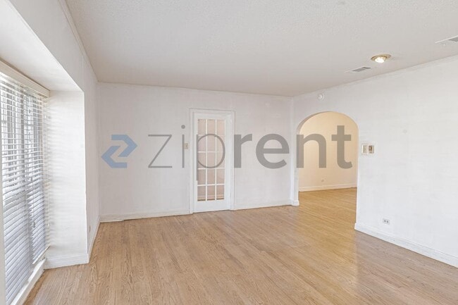 Foto del edificio - 1418 W Shepherd St