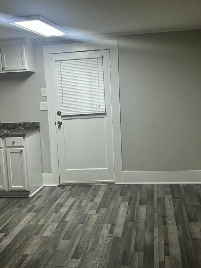Foto del edificio - 409 E Waddell St