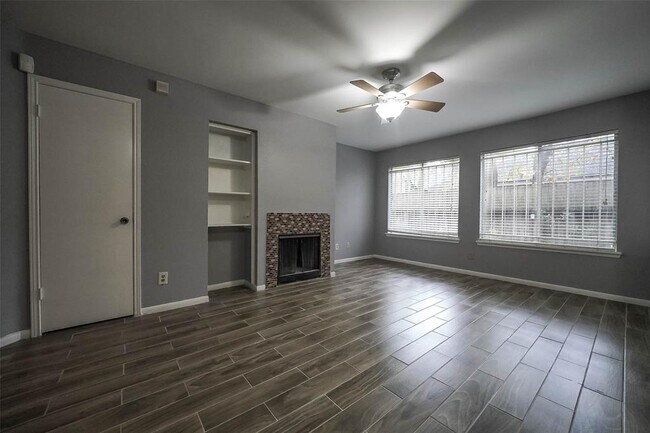 Foto del edificio - 12400 Overbrook Ln