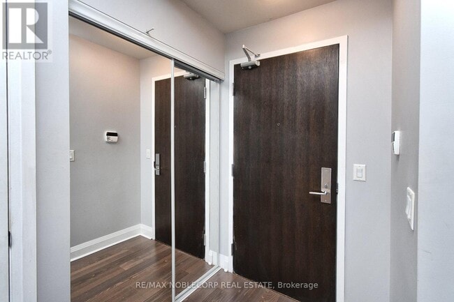 Building Photo - 1185 The Queensway