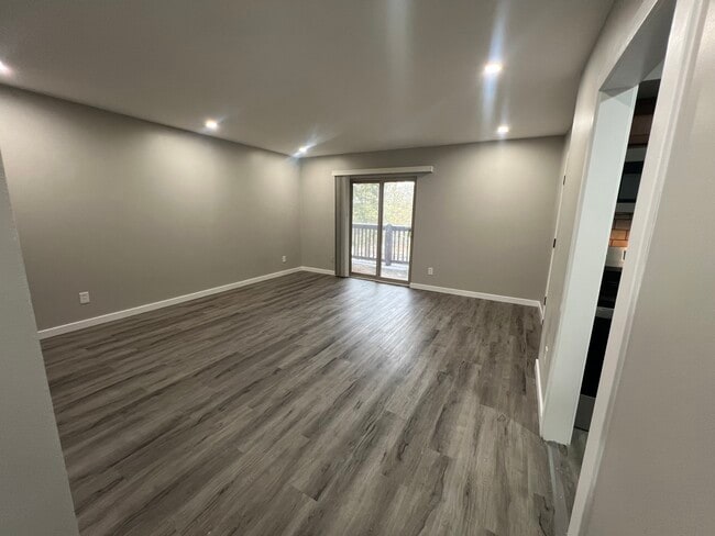 Building Photo - Oakwood Apartments