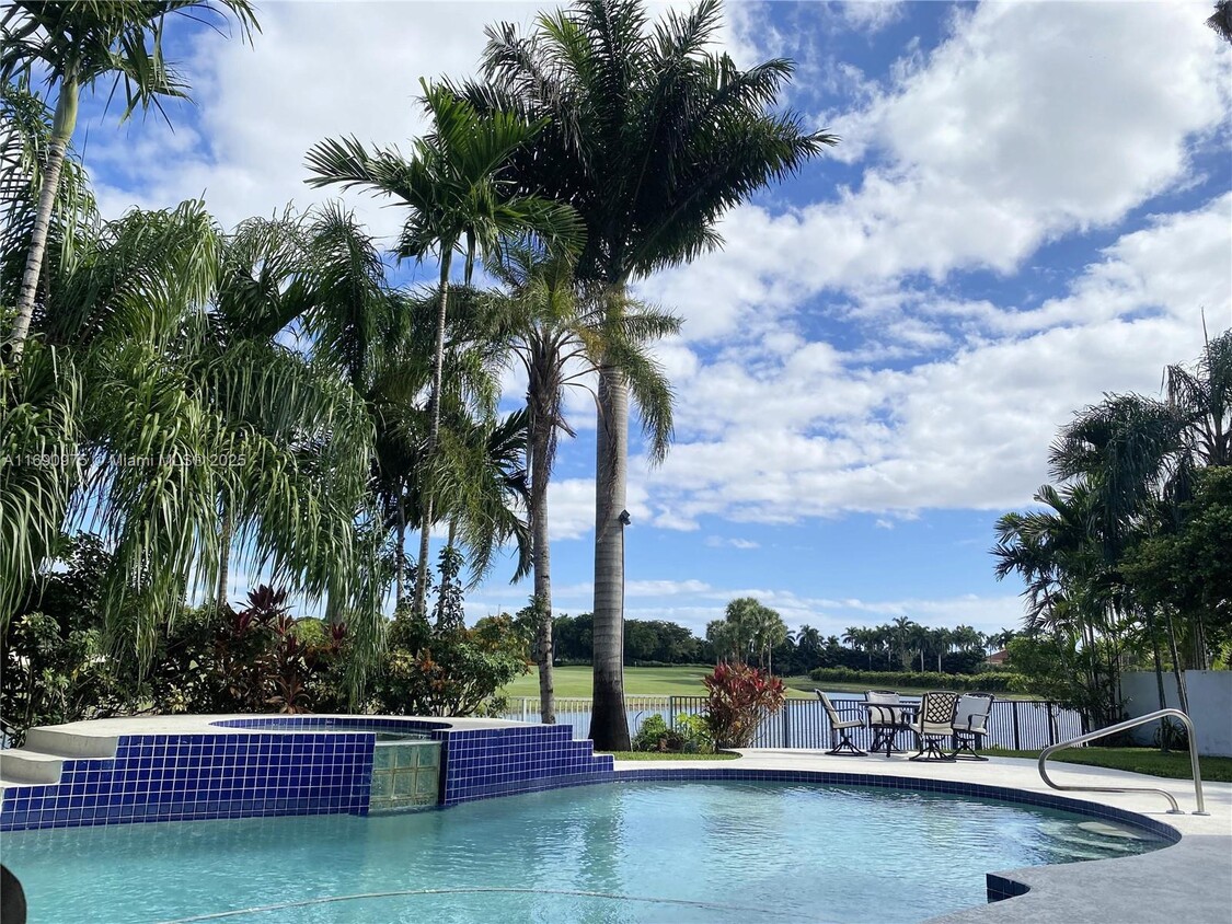Foto principal - 5101 NW 105th Ct