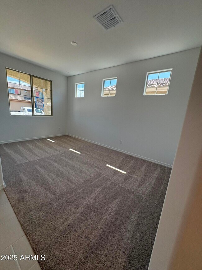 Building Photo - 16799 W Hope Dr