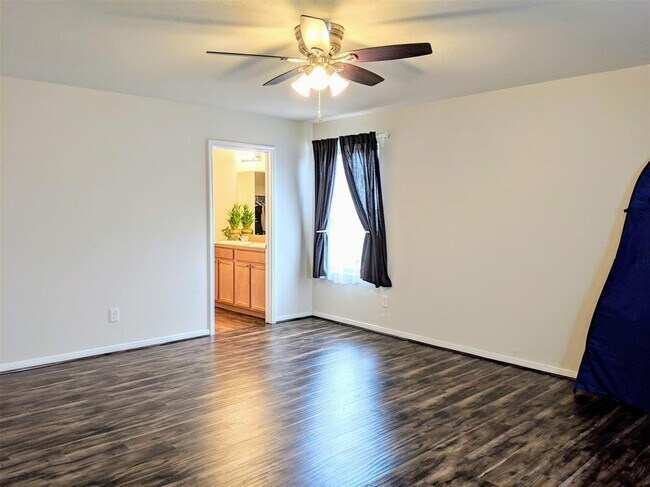 Building Photo - 2523 Bedrock Ln