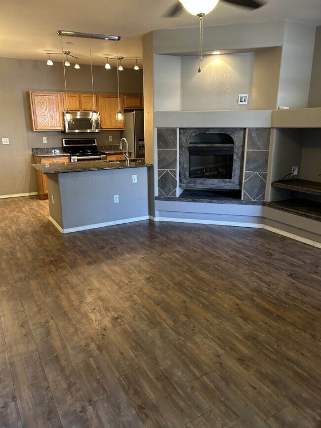 Foto del edificio - "Spacious 2-Bed, 2-Bath Condo Retreat in T...