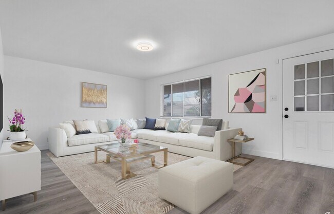 Building Photo - 686 Tomahawk Dr