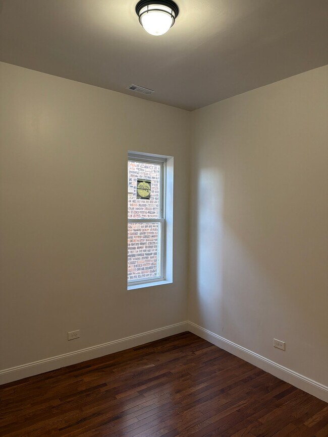 Foto del edificio - 1529 E 72nd St