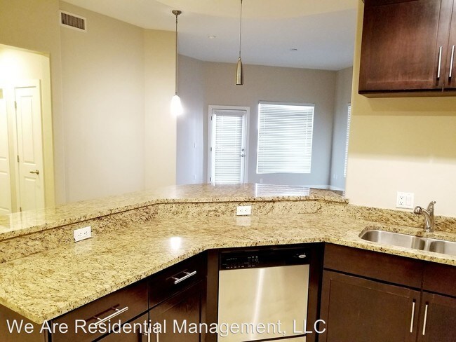 Building Photo - 945 E Playa Del Norte Dr