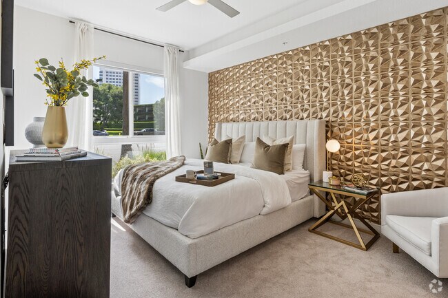 A1 1BR, 1BA - 690SF - Dormitorio - Skyloft