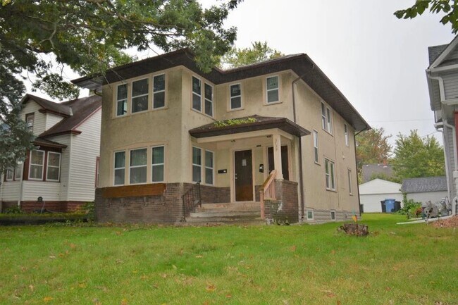 Foto del edificio - 3739 Fremont Ave N