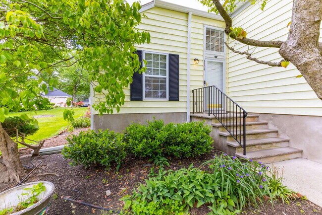Foto del edificio - Spacious & Stylish 3-Bedroom Townhome in S...