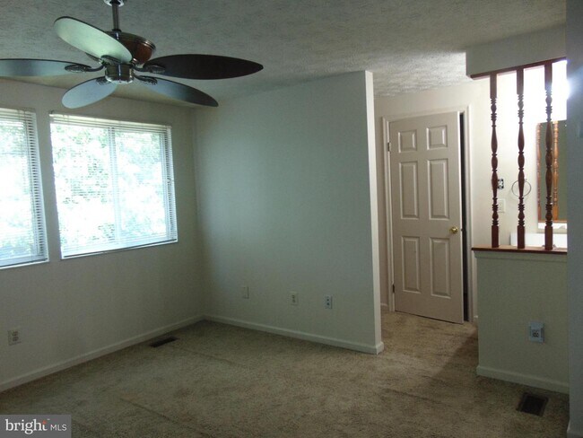 Building Photo - 6020 Hydrangea Dr