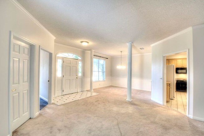 Building Photo - 200 Enclave Way East