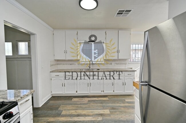 Building Photo - 630 E Dudley Ave