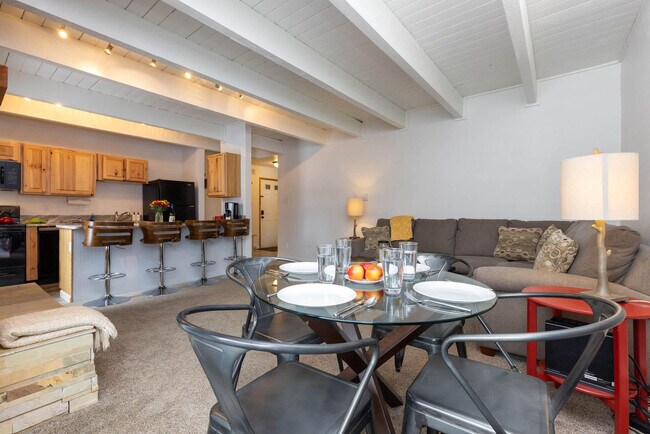 Foto del edificio - 465-464 4 O'Clock Rd