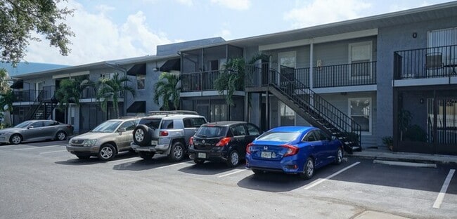 Building Photo - 2-Bed, 2-Bath South Tampa Condo