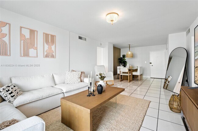 Building Photo - 5555 Collins Ave