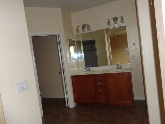 Building Photo - $300.00 off of the first month's rent Beau...