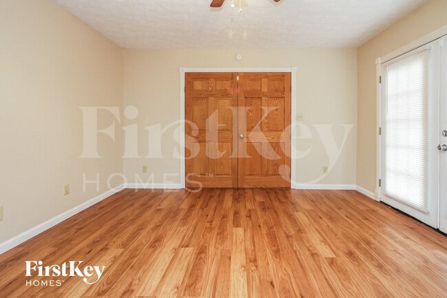 Building Photo - 1426 Moores Manor