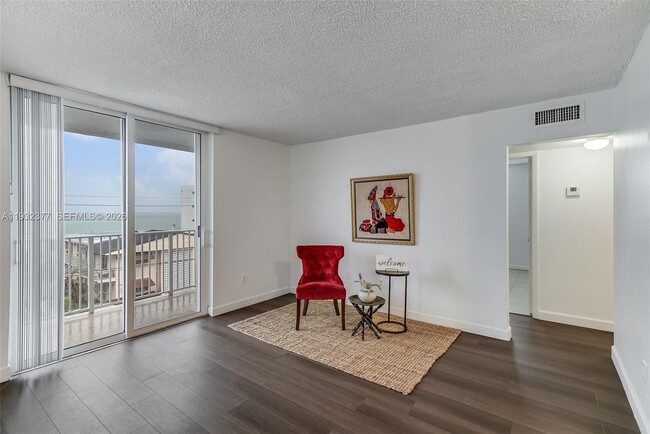 Foto del edificio - 1801 S Treasure Dr