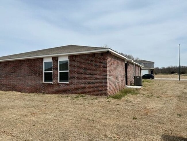 Building Photo - *SPRING FLING SPECIAL* BRAND NEW Three Bed...