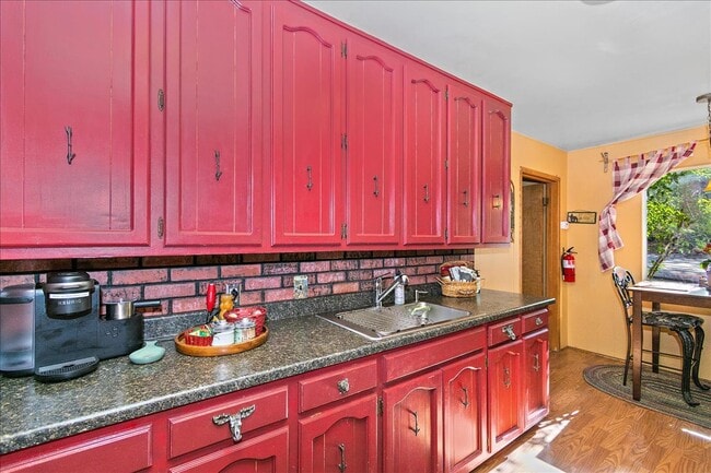 Foto del edificio - 420 Sheridan Dr