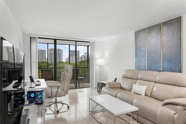 Foto del edificio - 3401 N Country Club Dr