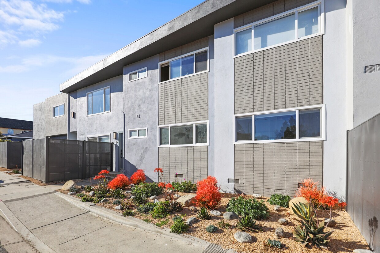 8777 Cadillac Ave. Apartments in Los Angeles, CA