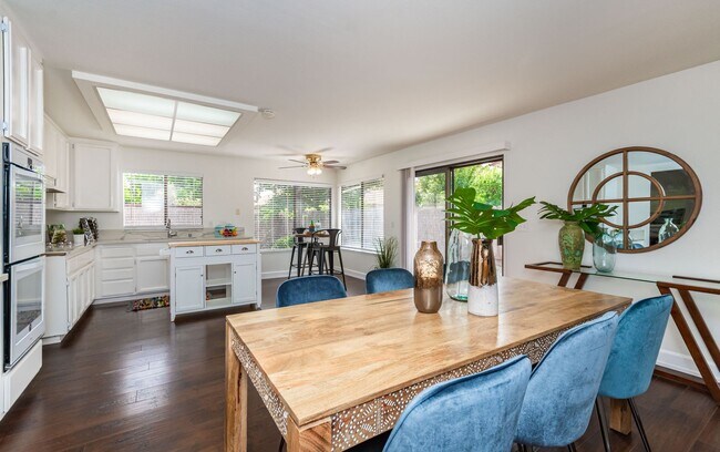 Building Photo - Pocket 3 Bedroom plus Den 2 Bath Home