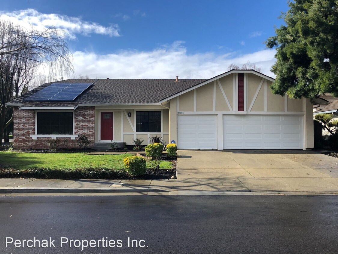 Foto principal - 4 br, 2.5 bath House - 3220 Marilyn Court