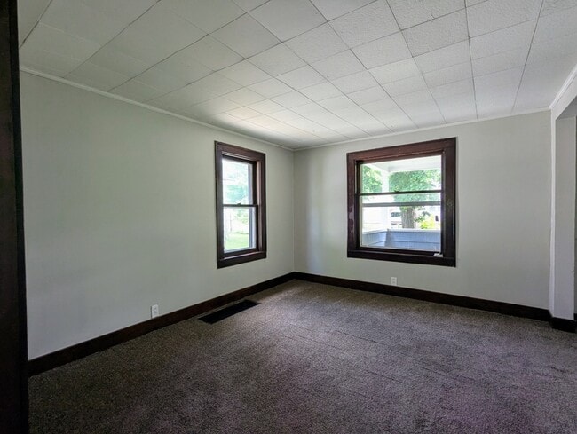 Building Photo - 818 Woodbine Ave