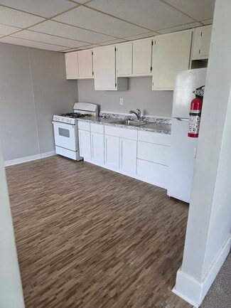 Building Photo - 1665 Pagel Ave