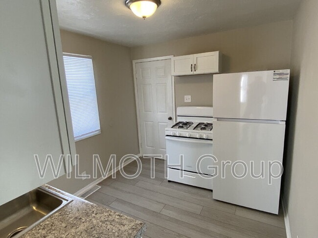 Foto del edificio - 706 W 23rd St